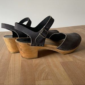 Sandgrens Navy low heel wooden clogs